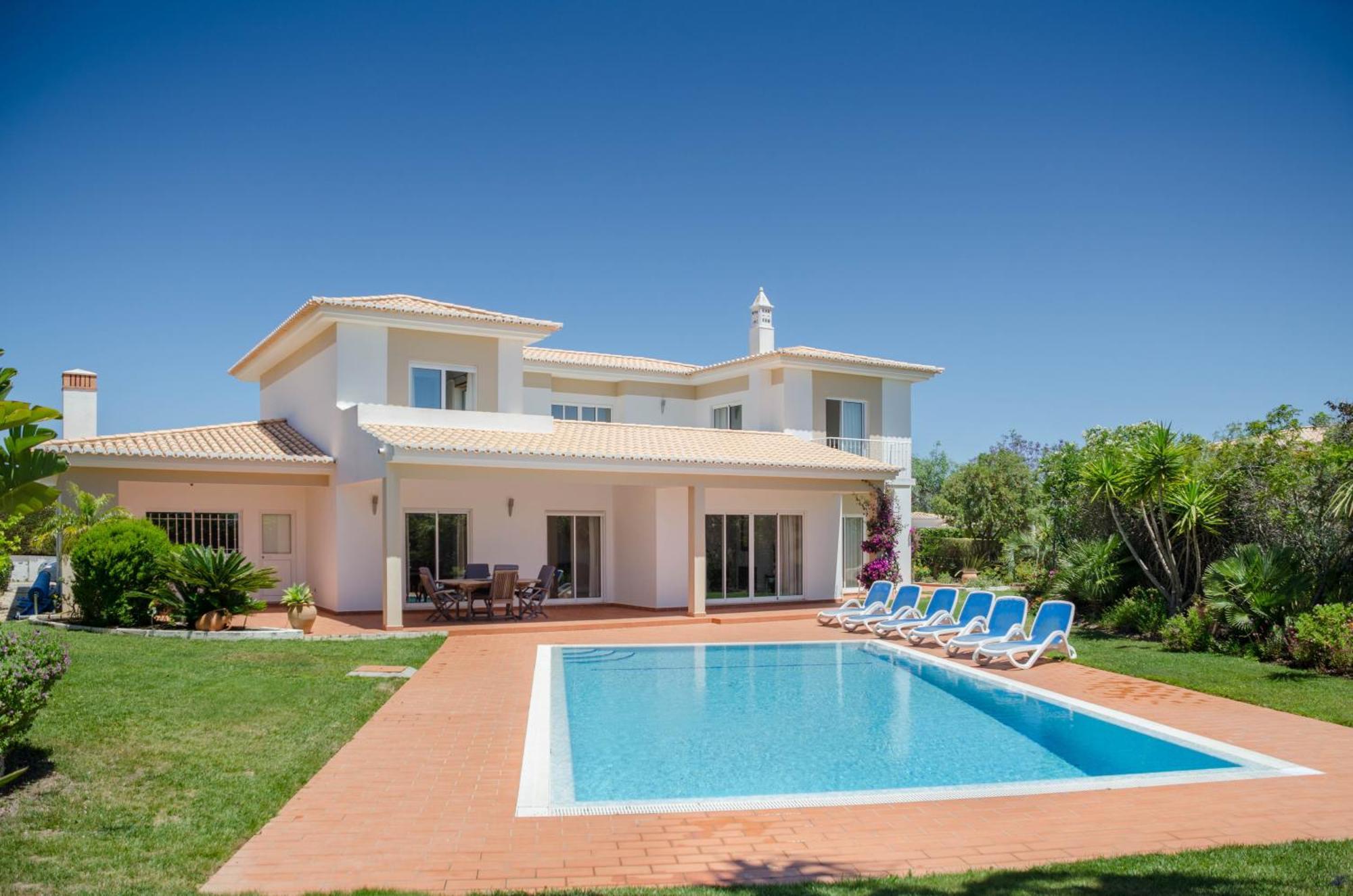 Villa Montanha, Luxury Coastal Villa, With Swimming Pool, Loungers And Alfresco Dining, 10 Min Walk To The Beautiful Praia Da Luz Beach, Shops, Bars And Restaurants! Экстерьер фото